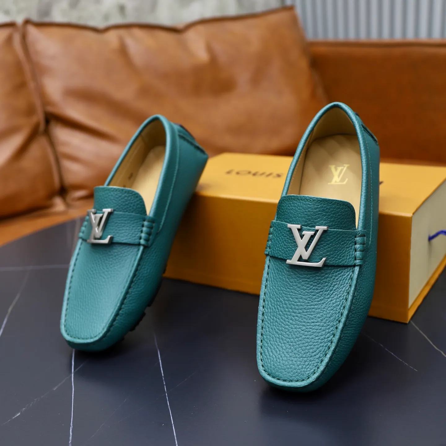 Ex-factory price: 480💰【LV】Louis Vuitton ⚠️High-end men’s driving and pedal series ⚠️38-44 (customized for 45) ⚠️All original cowhide leather! Thick and soft! Made entirely of calfskin lining! Rubber sheet anti-slip beanie sole! Three-dimensional package technology! Fashionable and classic! Handicrafts! Original high quality! Feel free to compare!